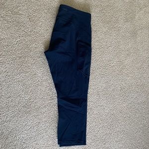 Lululemon navy crop leggings